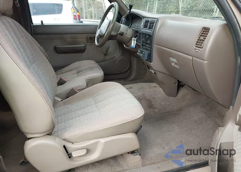 1996 Toyota Tacoma Xtracab z USA, uszkodzony, nr VIN 4TAVL52N3TZ159304